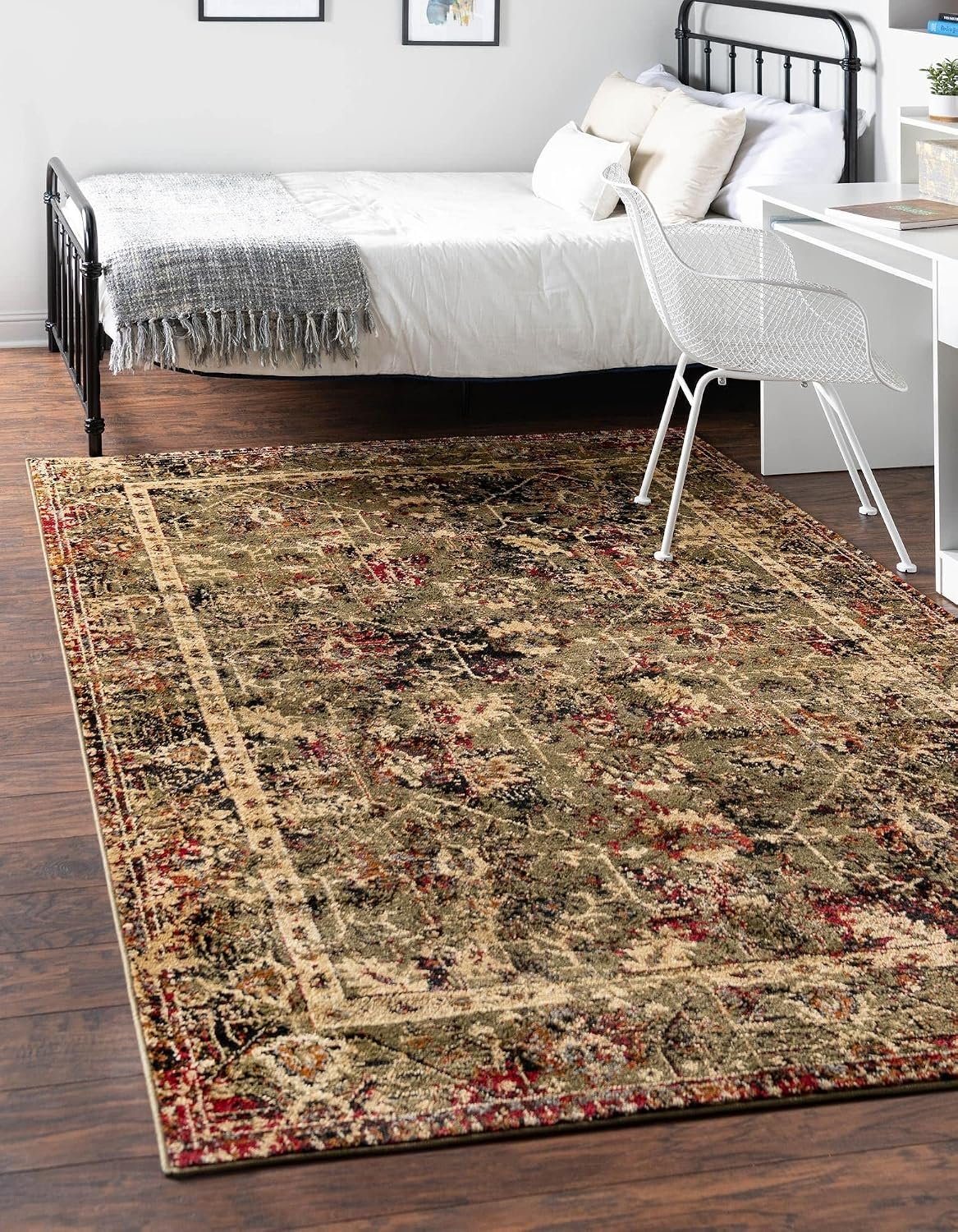Area Rug (10' x 14' 1" Rectangle, Green/ Beige)